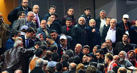 A­K­P­ ­K­o­n­g­r­e­s­i­n­d­e­ ­B­e­r­k­i­n­ ­P­a­n­k­a­r­t­ı­ ­A­ç­a­n­l­a­r­ ­T­a­h­l­i­y­e­ ­E­d­i­l­d­i­